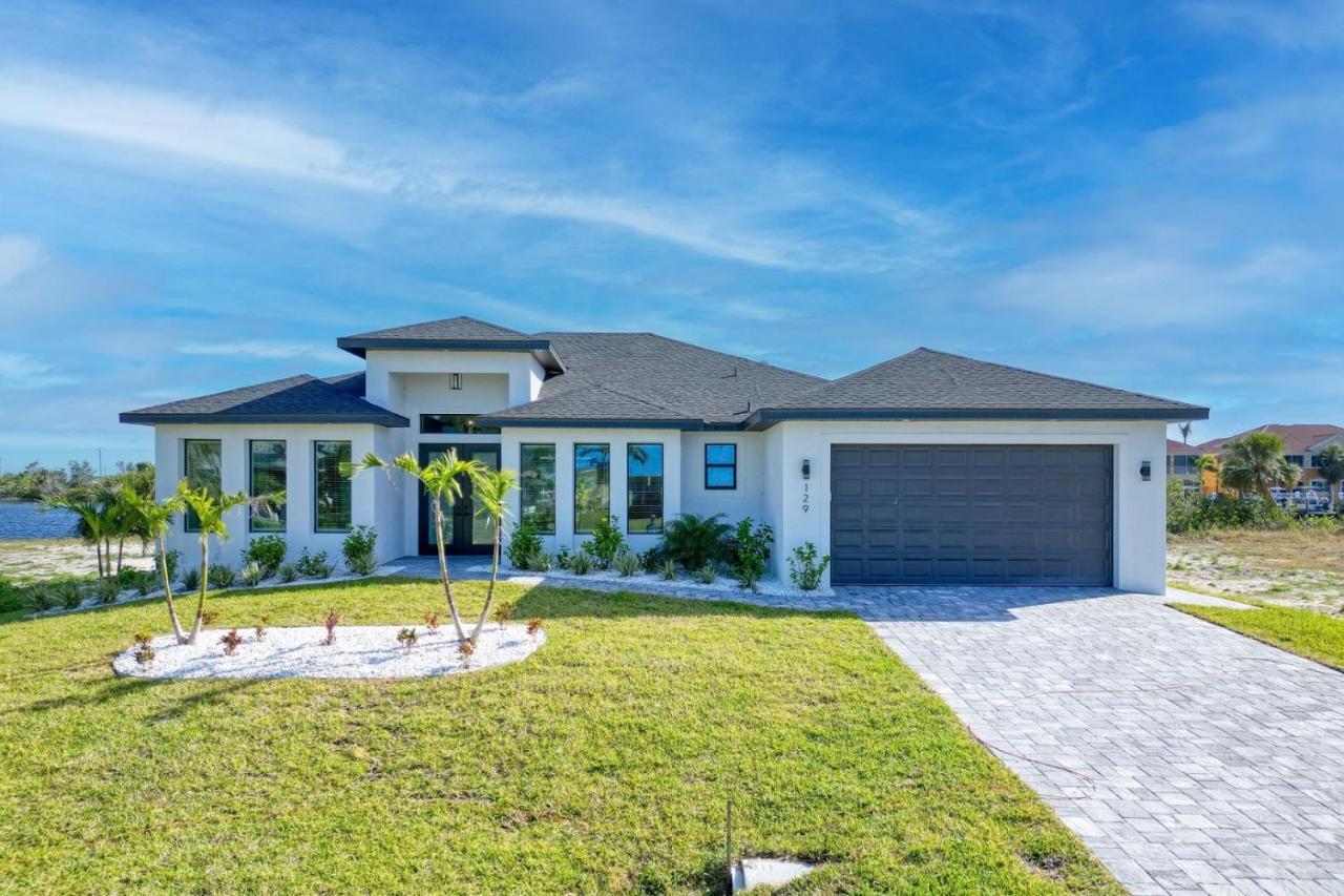 New Listing - Amazing New 3Beds/3Baths Gulf Access Villa W. Heated Pool And Outdoor Kitchen! Matlacha Exterior photo