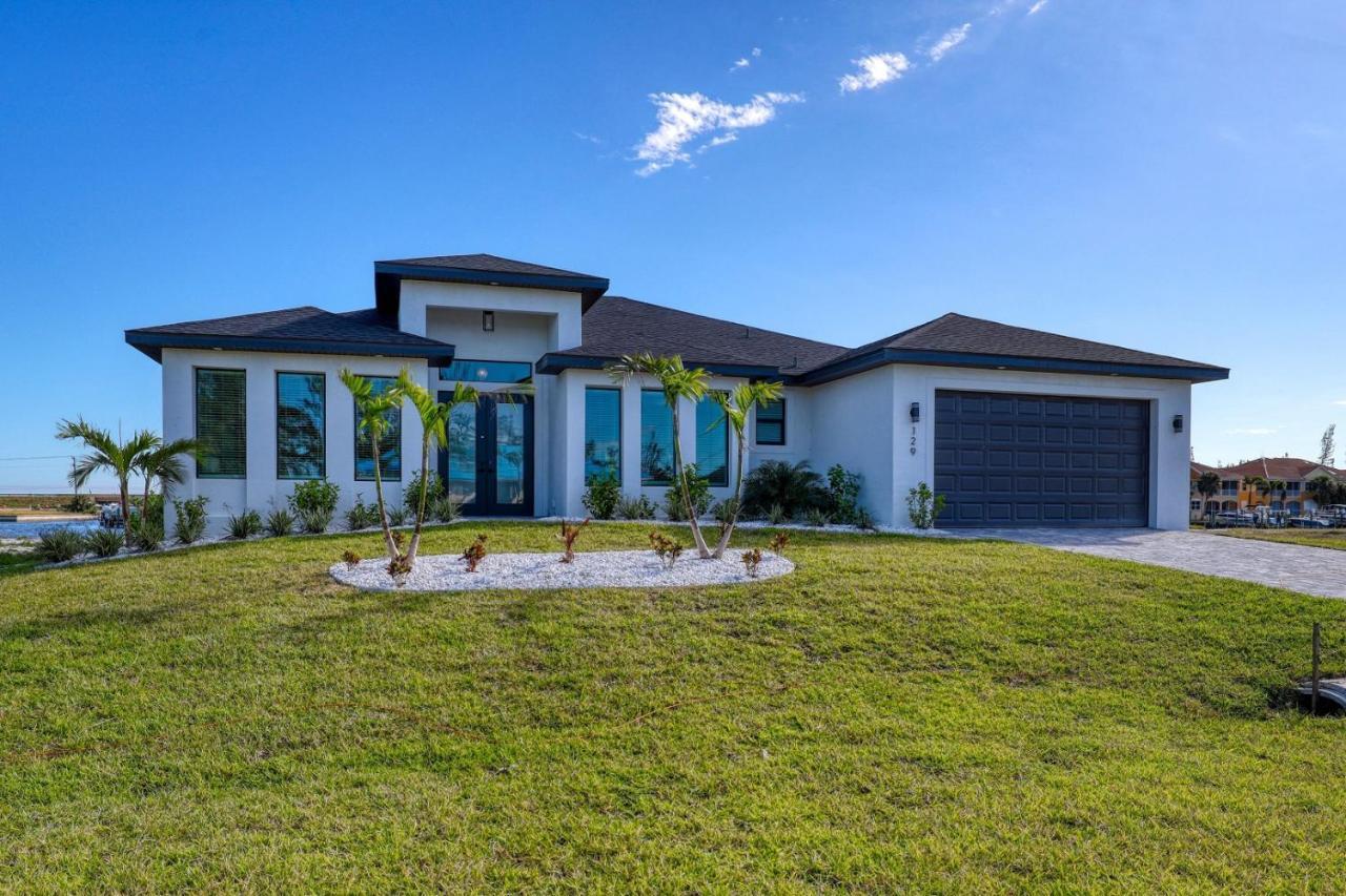 New Listing - Amazing New 3Beds/3Baths Gulf Access Villa W. Heated Pool And Outdoor Kitchen! Matlacha Exterior photo